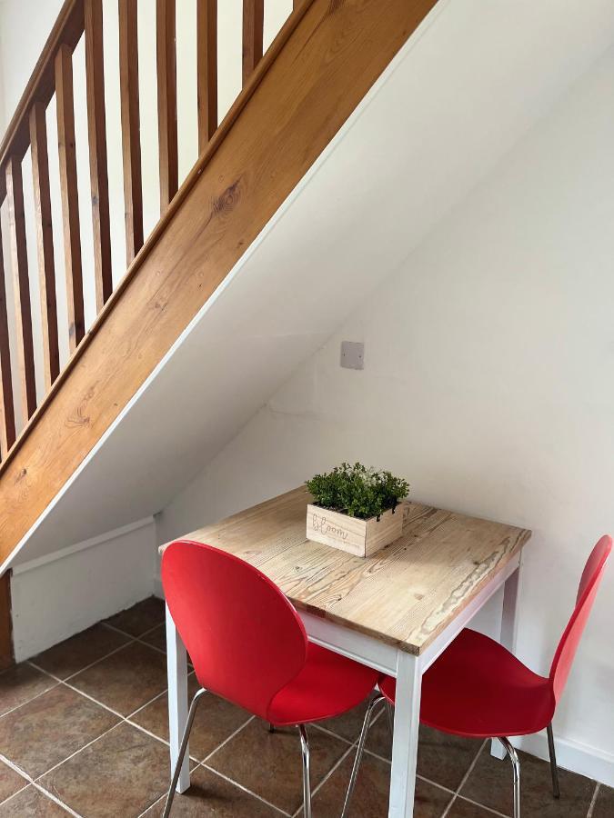 Beaufighter Apartment Haverfordwest Bagian luar foto